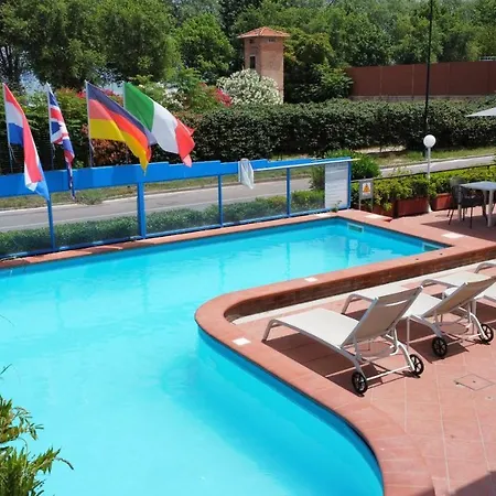 Ranieri Aparthotel 3*