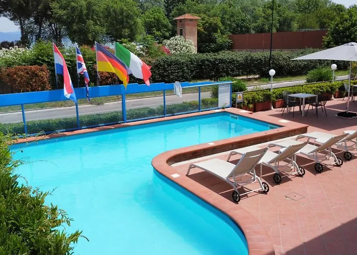 Ranieri Aparthotel 4*